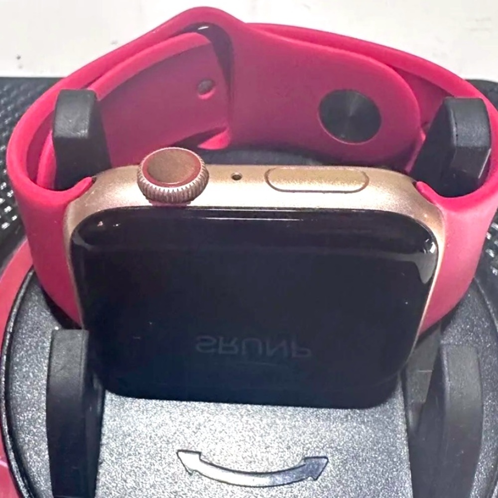 Apple Watch Series 5 44mm Gold Aluminum Case Pink Sport Band GPS + Cellular